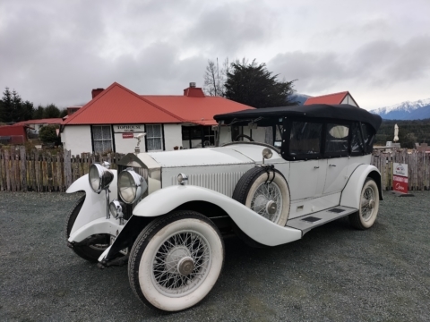 Vinatge Rolls Royce car parked outside Tophouse Accommodation at St Arnaud