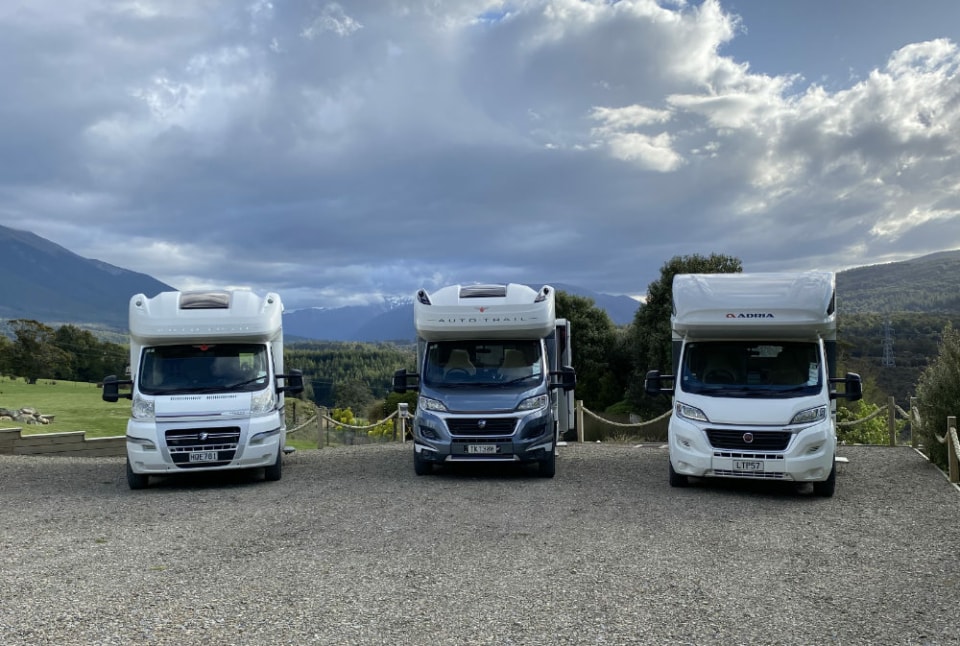 Campervans parked at Tophouse at St Arnaud